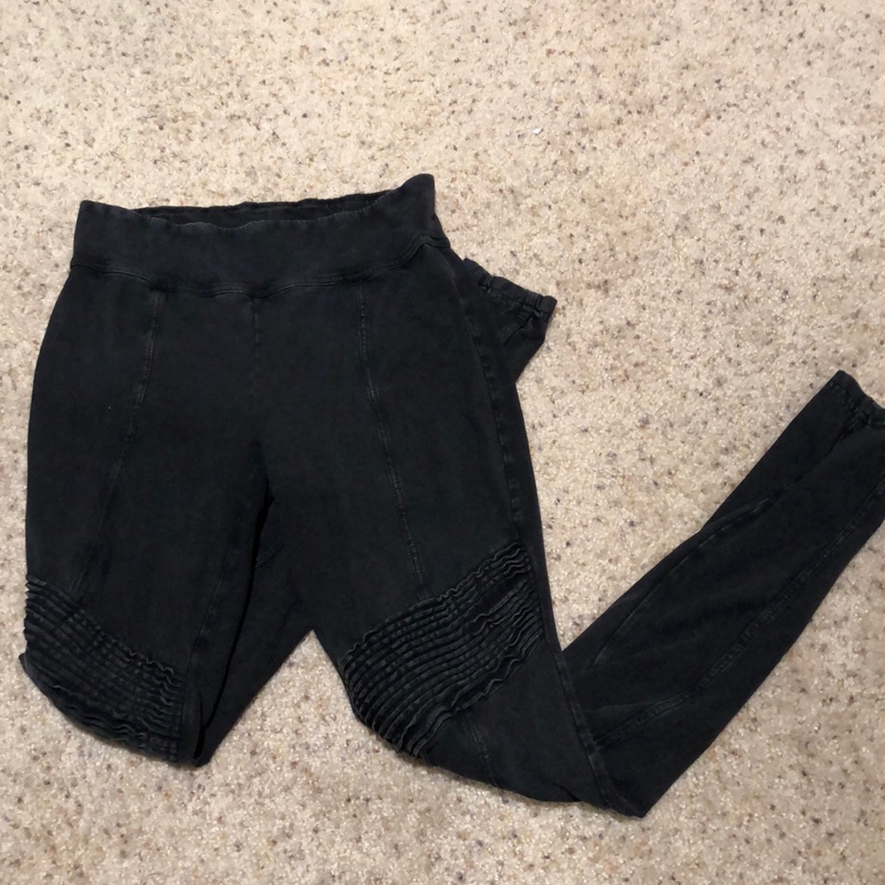 Charcoal colored leggings